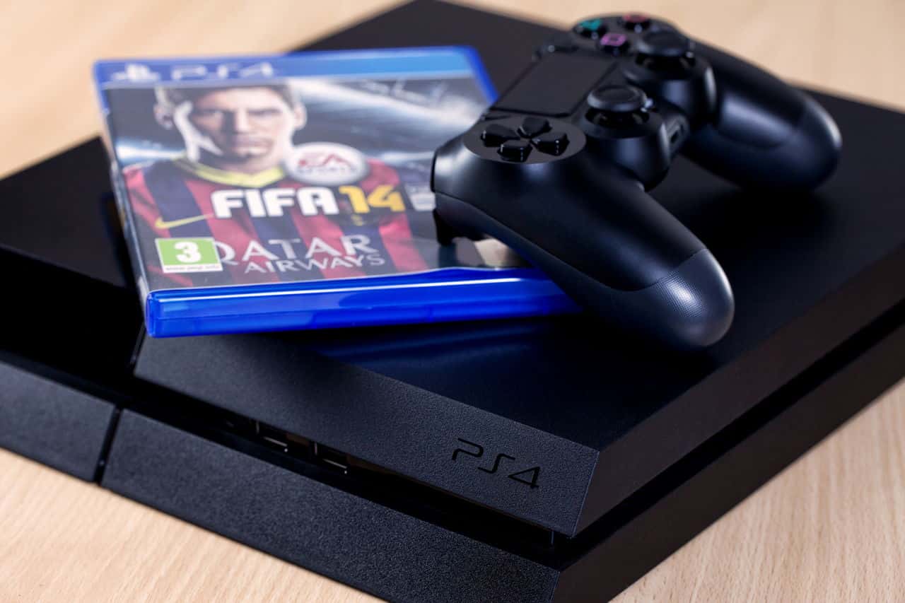 How to play FIFA for two on PS4